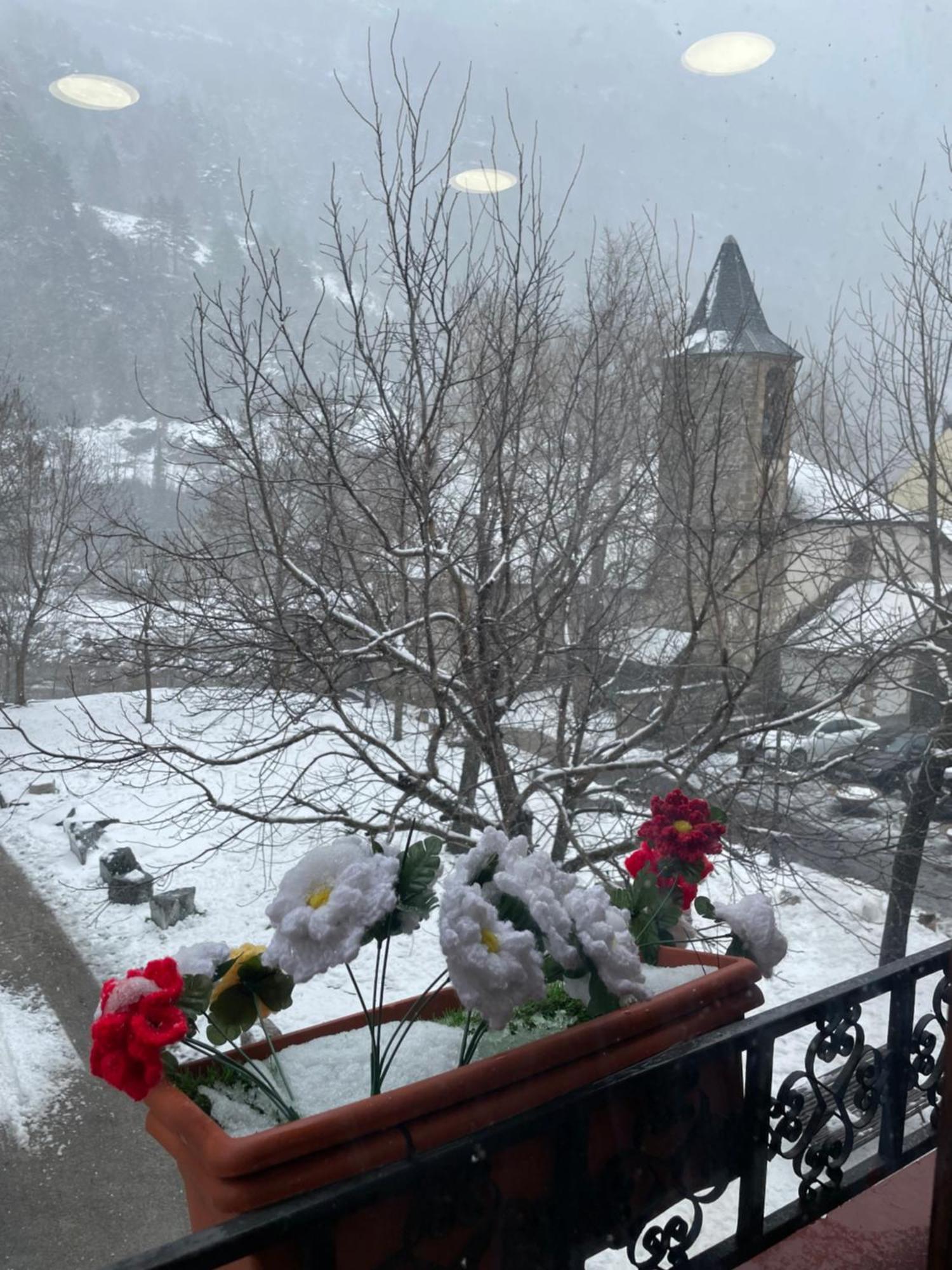 Apartahotel Canfranc Bagian luar foto