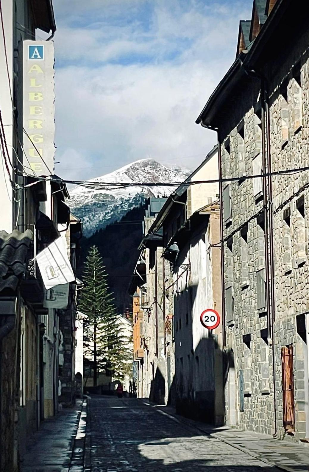 Apartahotel Canfranc Bagian luar foto
