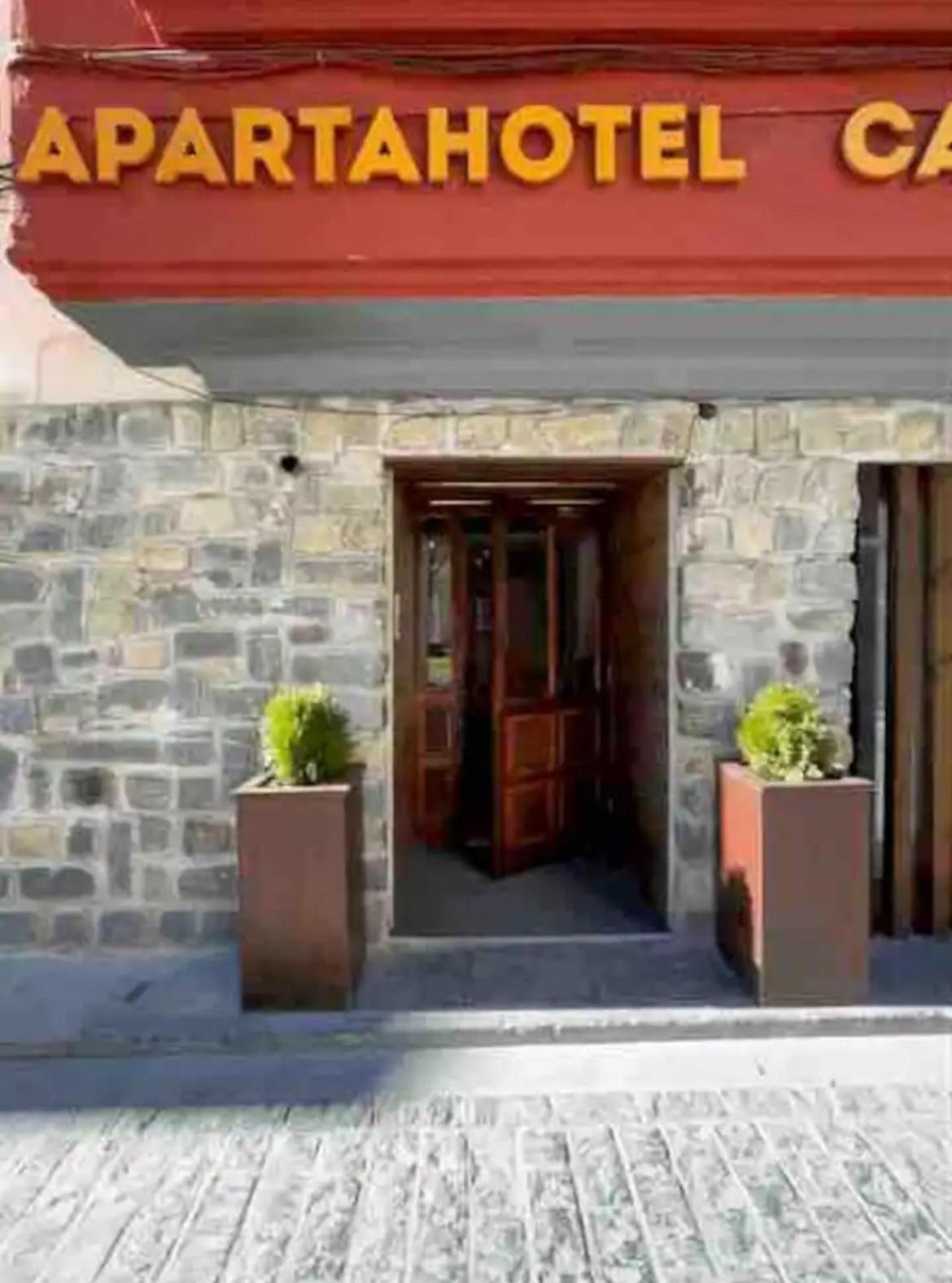 Apartahotel Canfranc Bagian luar foto