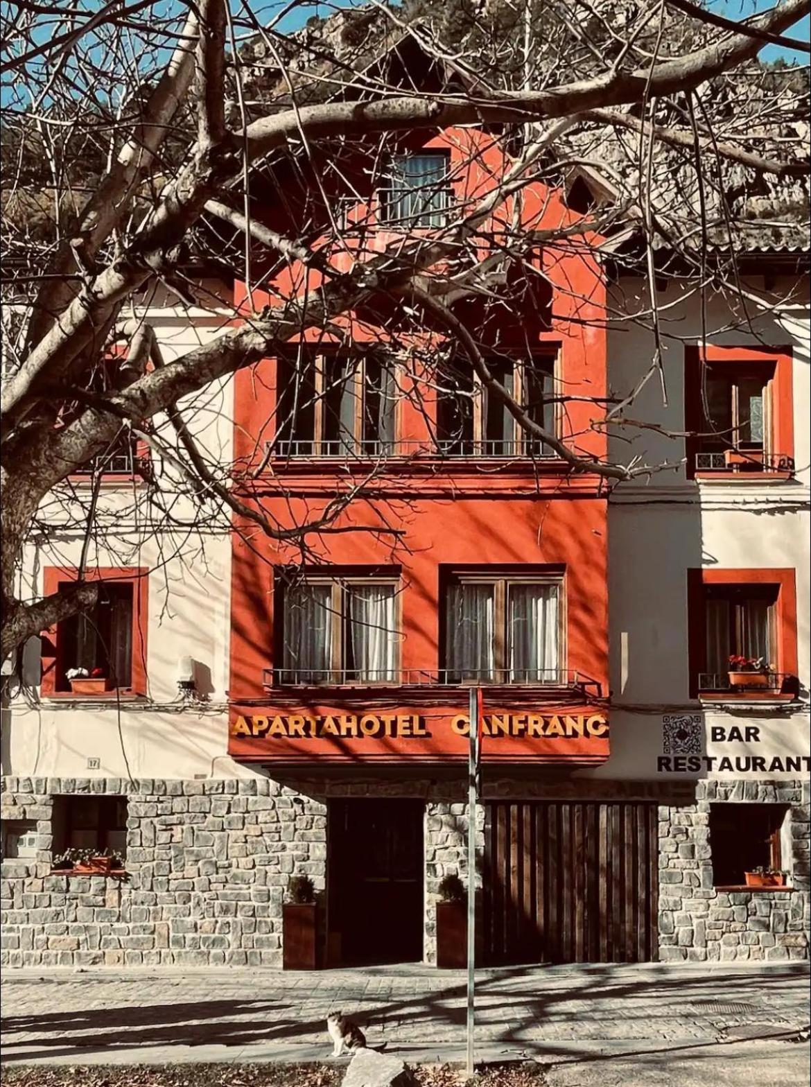 Apartahotel Canfranc Bagian luar foto